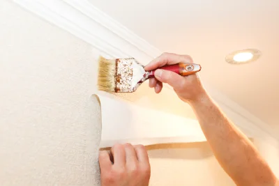 Pose de papier peint à Plounéour-Ménez — revêtements muraux et toiles de verre
